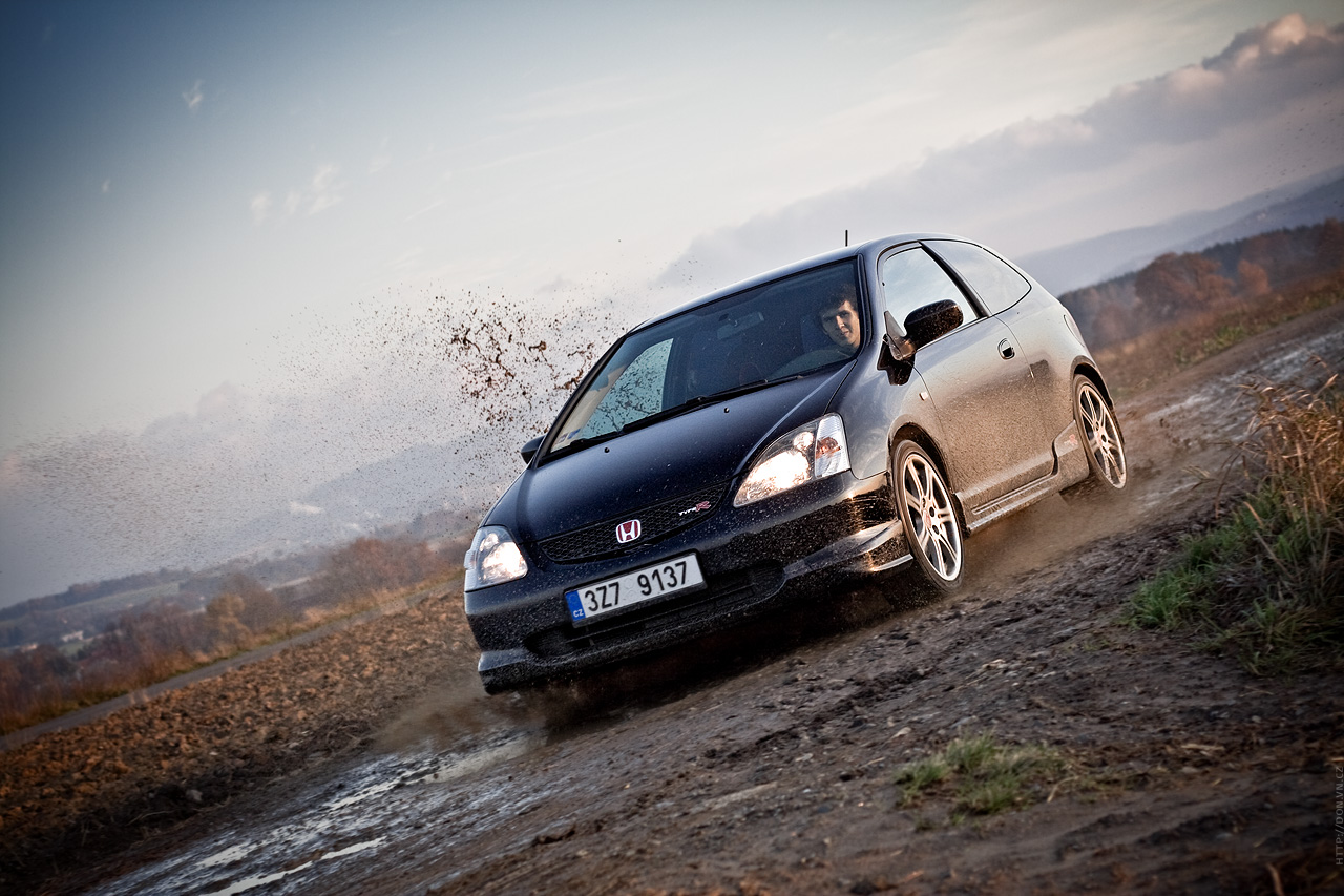 Autumn sliding - Lancer EVO 8, Civic Type-R, E46 330i, E-36 318is 