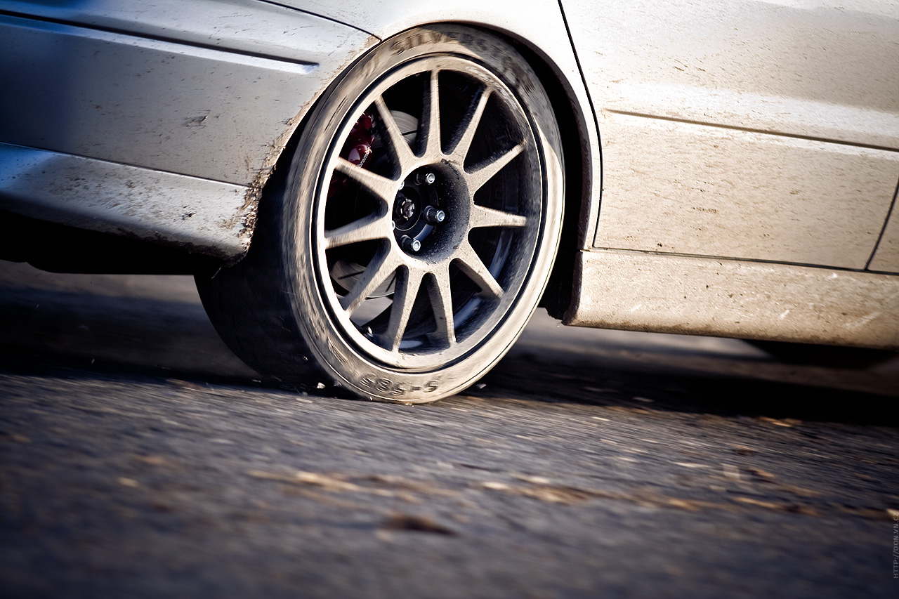 Autumn sliding - Lancer EVO 8, Civic Type-R, E46 330i, E-36 318is 