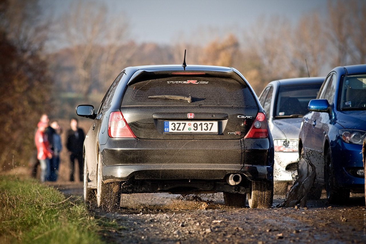 Autumn sliding - Lancer EVO 8, Civic Type-R, E46 330i, E-36 318is 