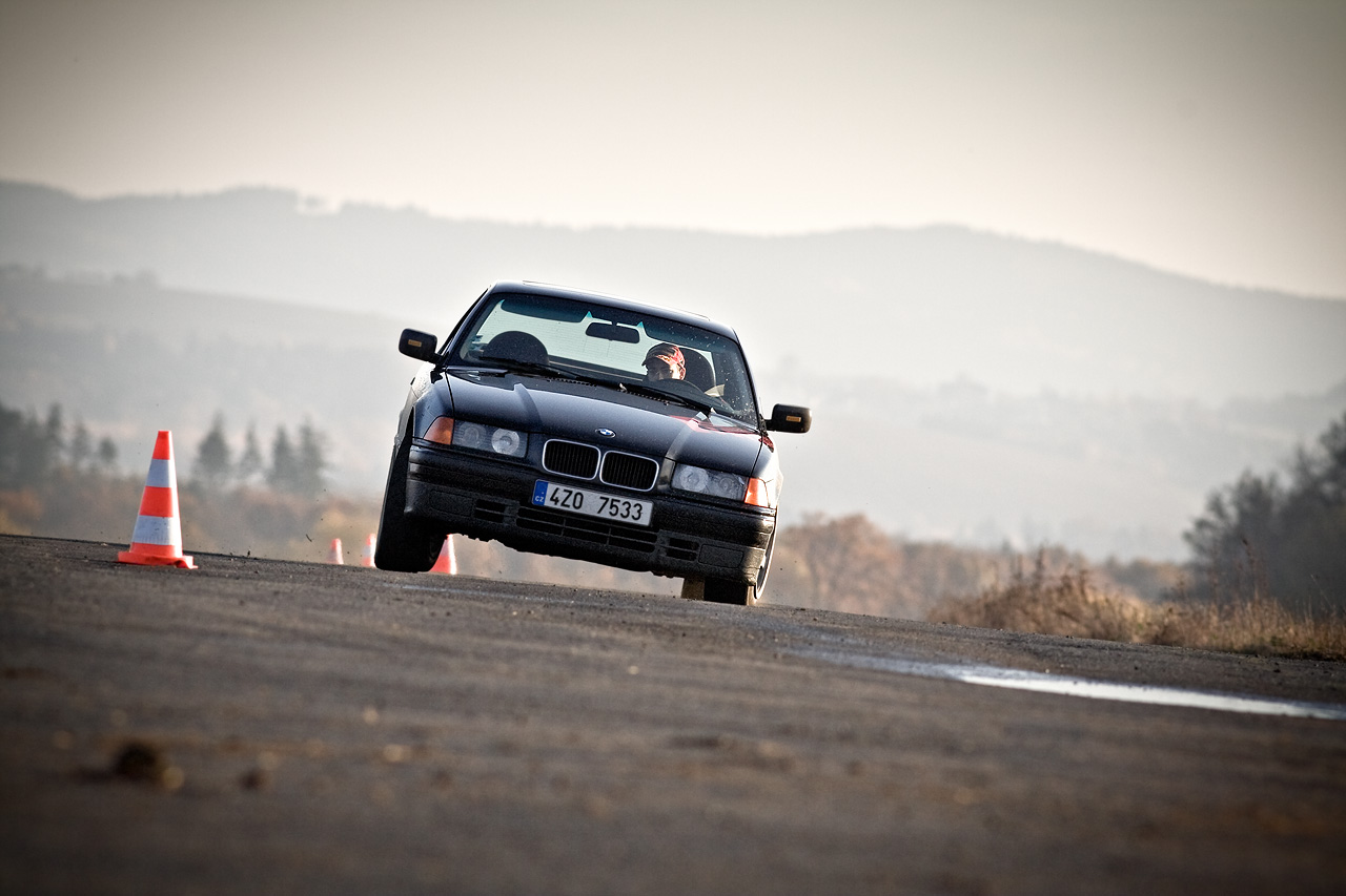 Autumn sliding - Lancer EVO 8, Civic Type-R, E46 330i, E-36 318is 