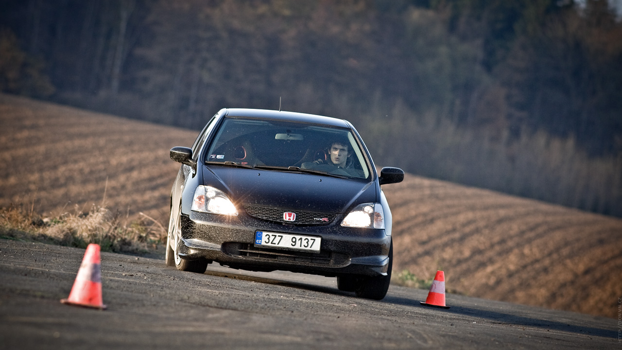 Autumn sliding - Lancer EVO 8, Civic Type-R, E46 330i, E-36 318is 