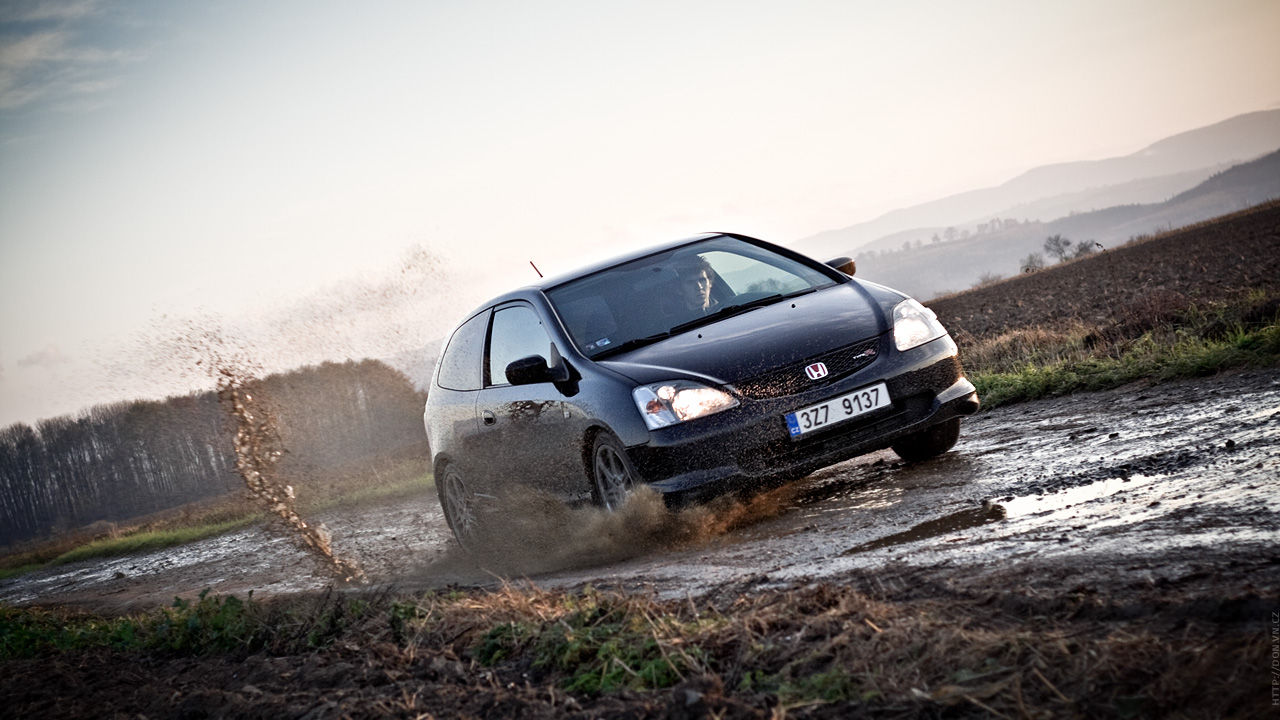 Autumn sliding - Lancer EVO 8, Civic Type-R, E46 330i, E-36 318is 