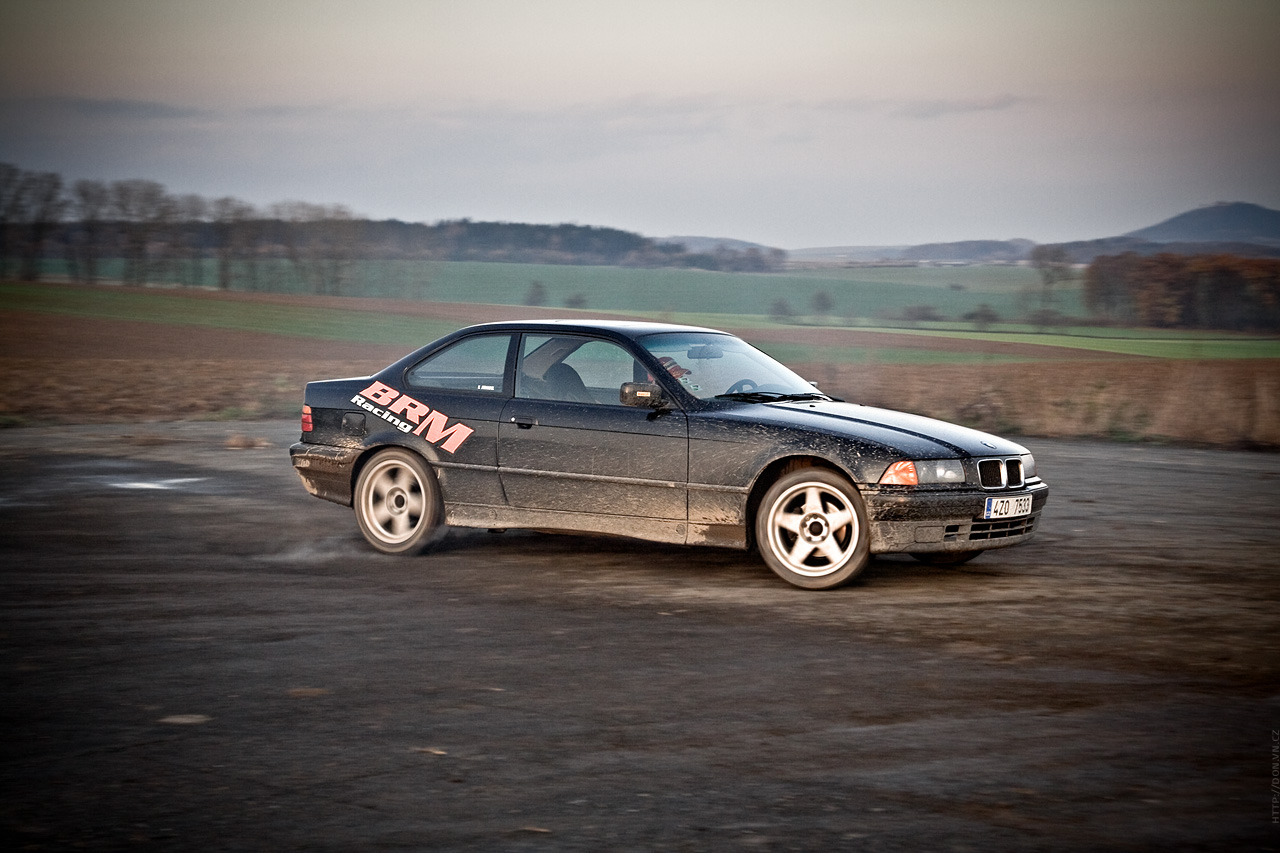 Autumn sliding - Lancer EVO 8, Civic Type-R, E46 330i, E-36 318is 