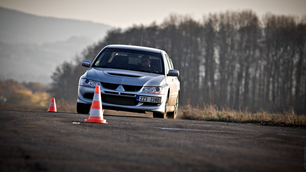 Autumn sliding - Lancer EVO 8, Civic Type-R, E46 330i, E-36 318is 