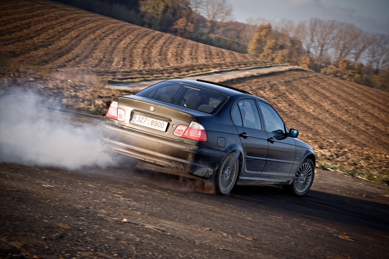 Autumn sliding - Lancer EVO 8, Civic Type-R, E46 330i, E-36 318is 