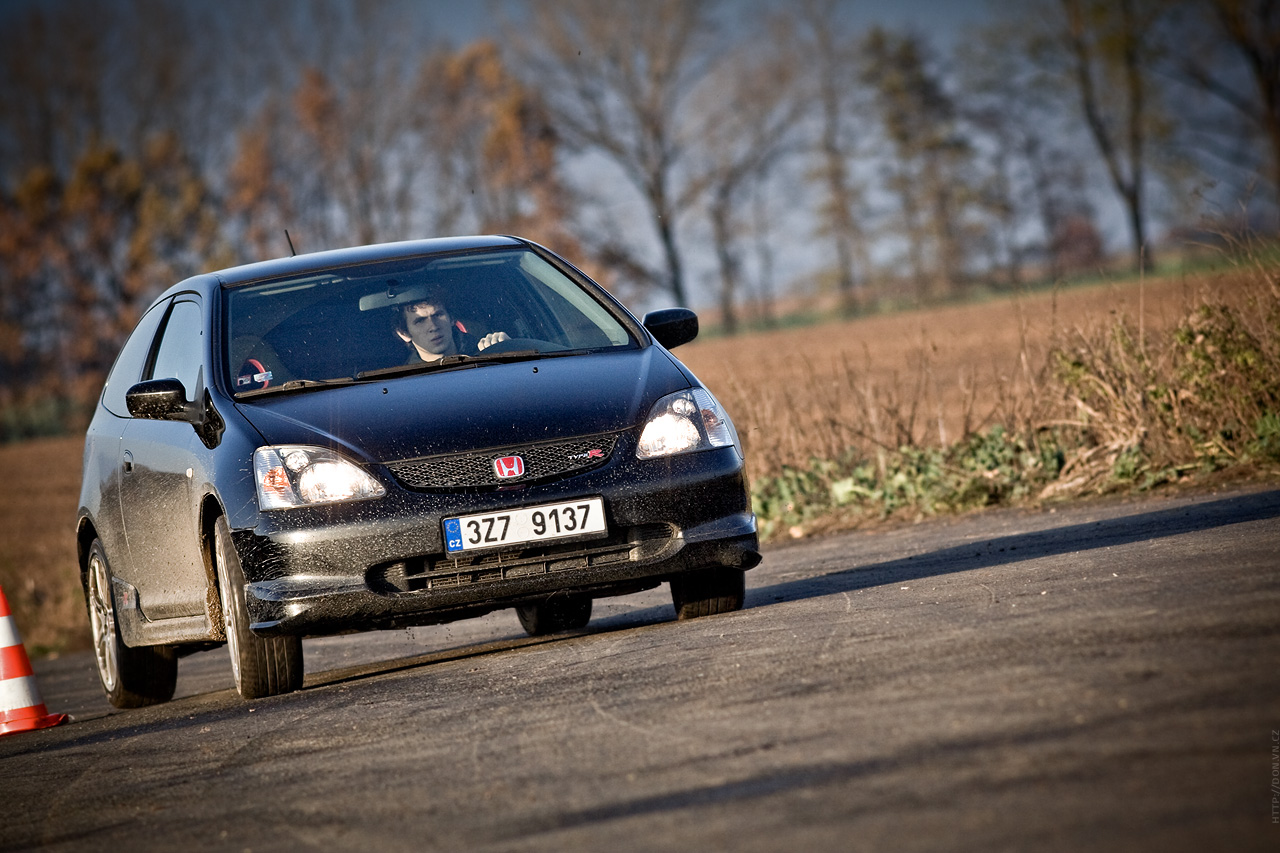 Autumn sliding - Lancer EVO 8, Civic Type-R, E46 330i, E-36 318is 