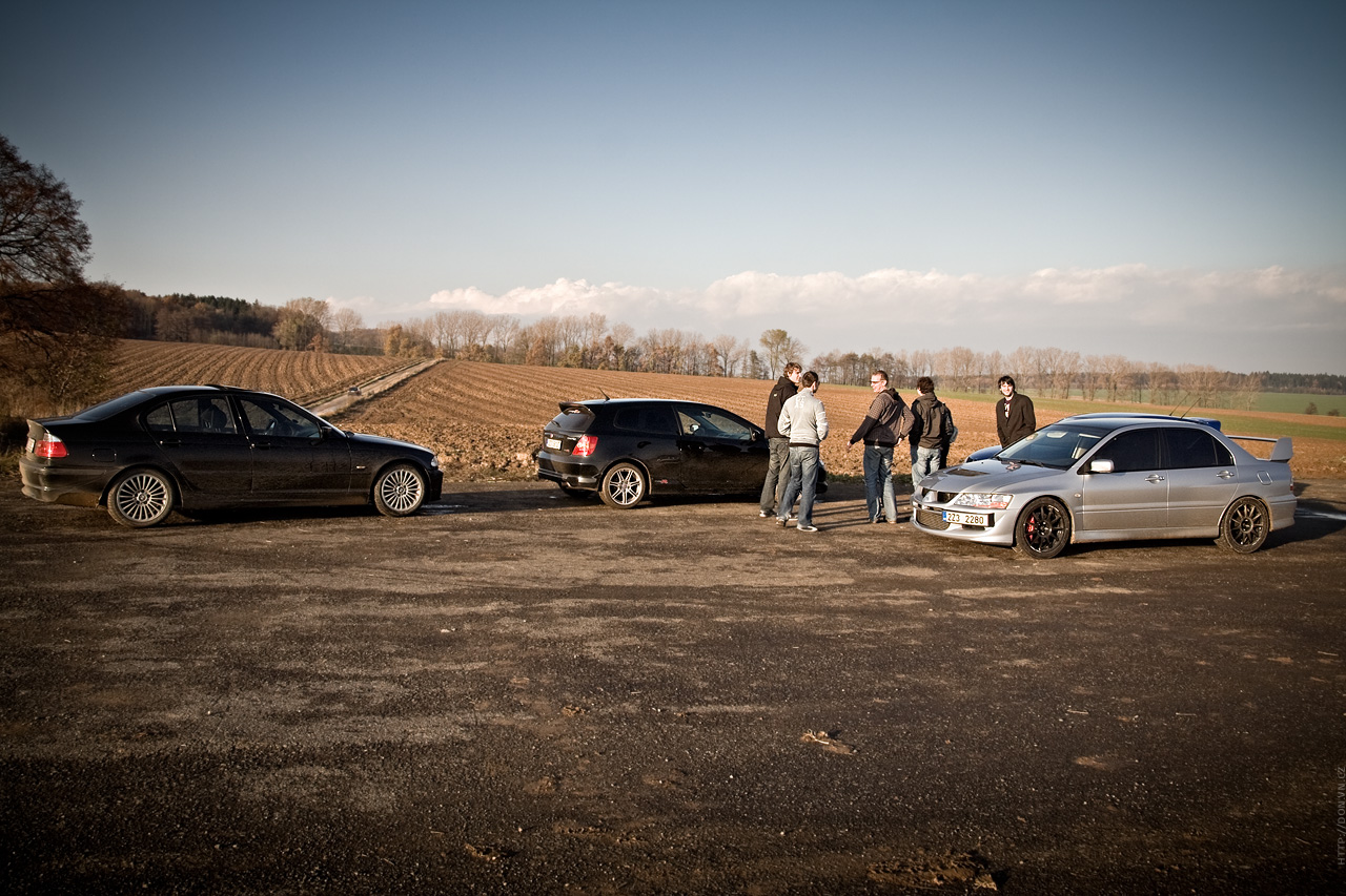 Autumn sliding - Lancer EVO 8, Civic Type-R, E46 330i, E-36 318is 