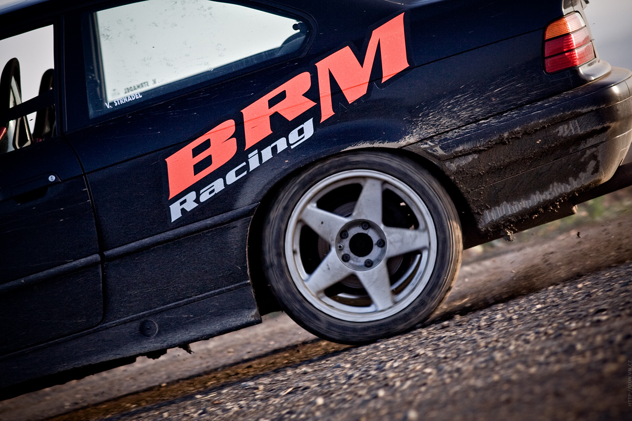 Autumn sliding - Lancer EVO 8, Civic Type-R, E46 330i, E-36 318is 
