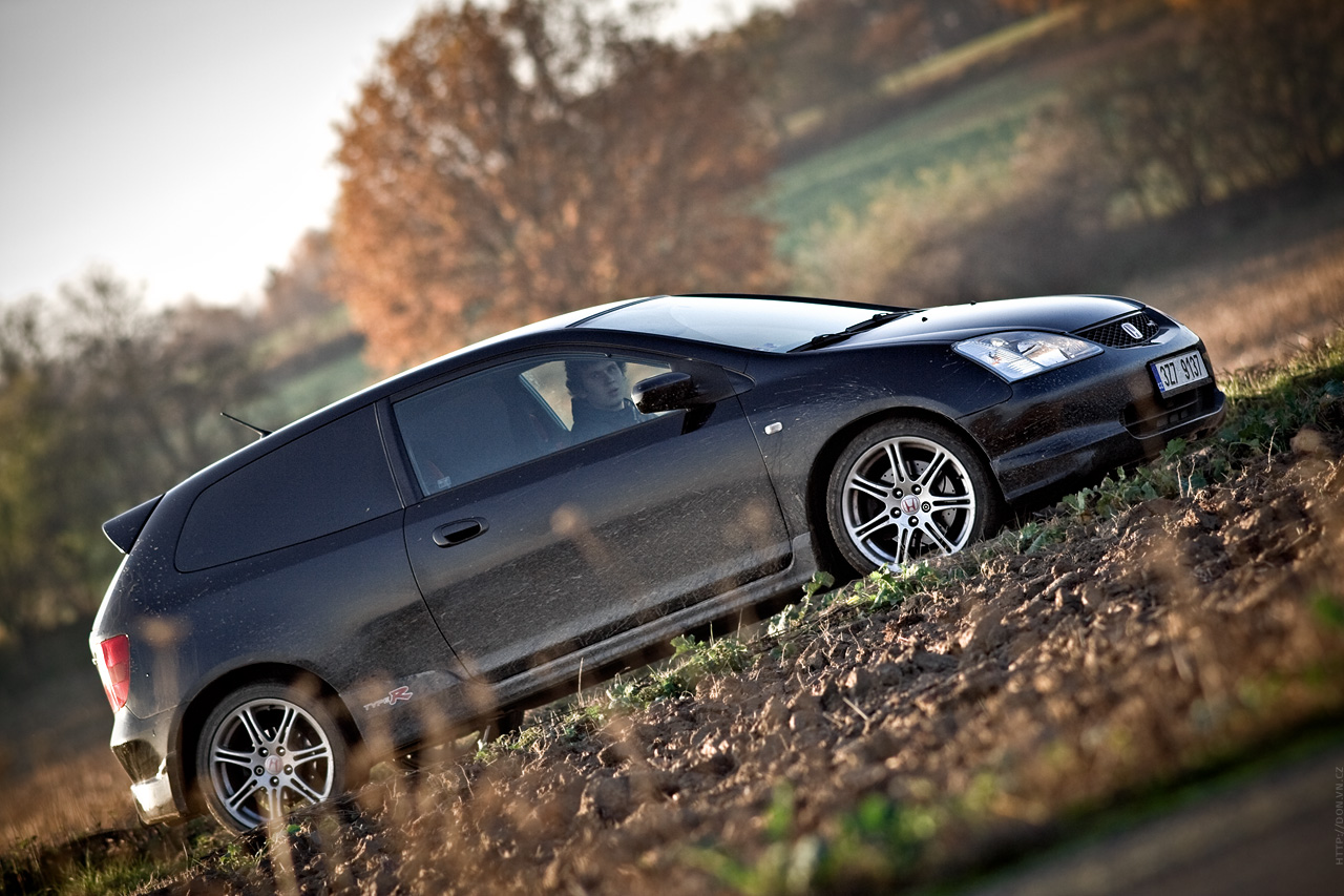 Autumn sliding - Lancer EVO 8, Civic Type-R, E46 330i, E-36 318is 