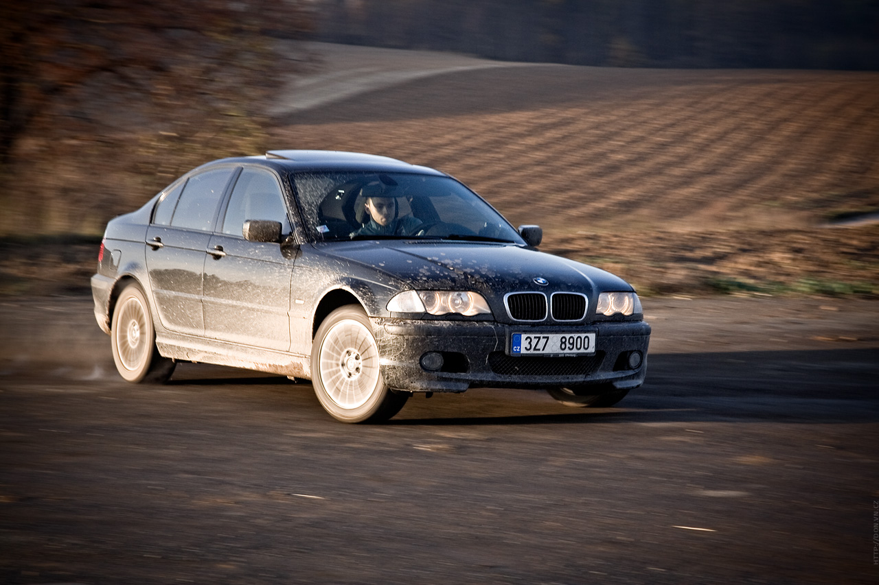 Autumn sliding - Lancer EVO 8, Civic Type-R, E46 330i, E-36 318is 