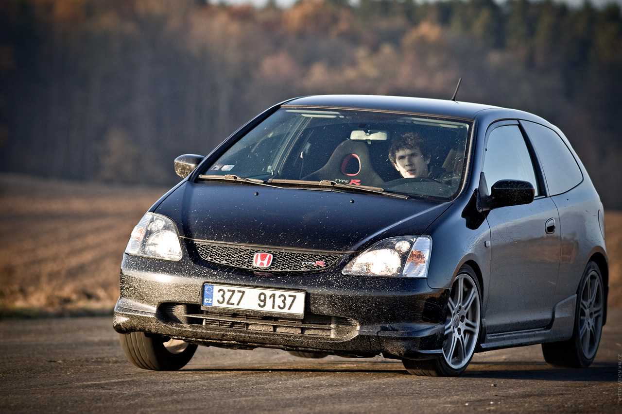 Autumn sliding - Lancer EVO 8, Civic Type-R, E46 330i, E-36 318is 