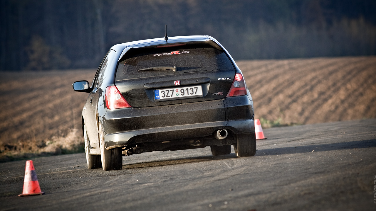 Autumn sliding - Lancer EVO 8, Civic Type-R, E46 330i, E-36 318is 